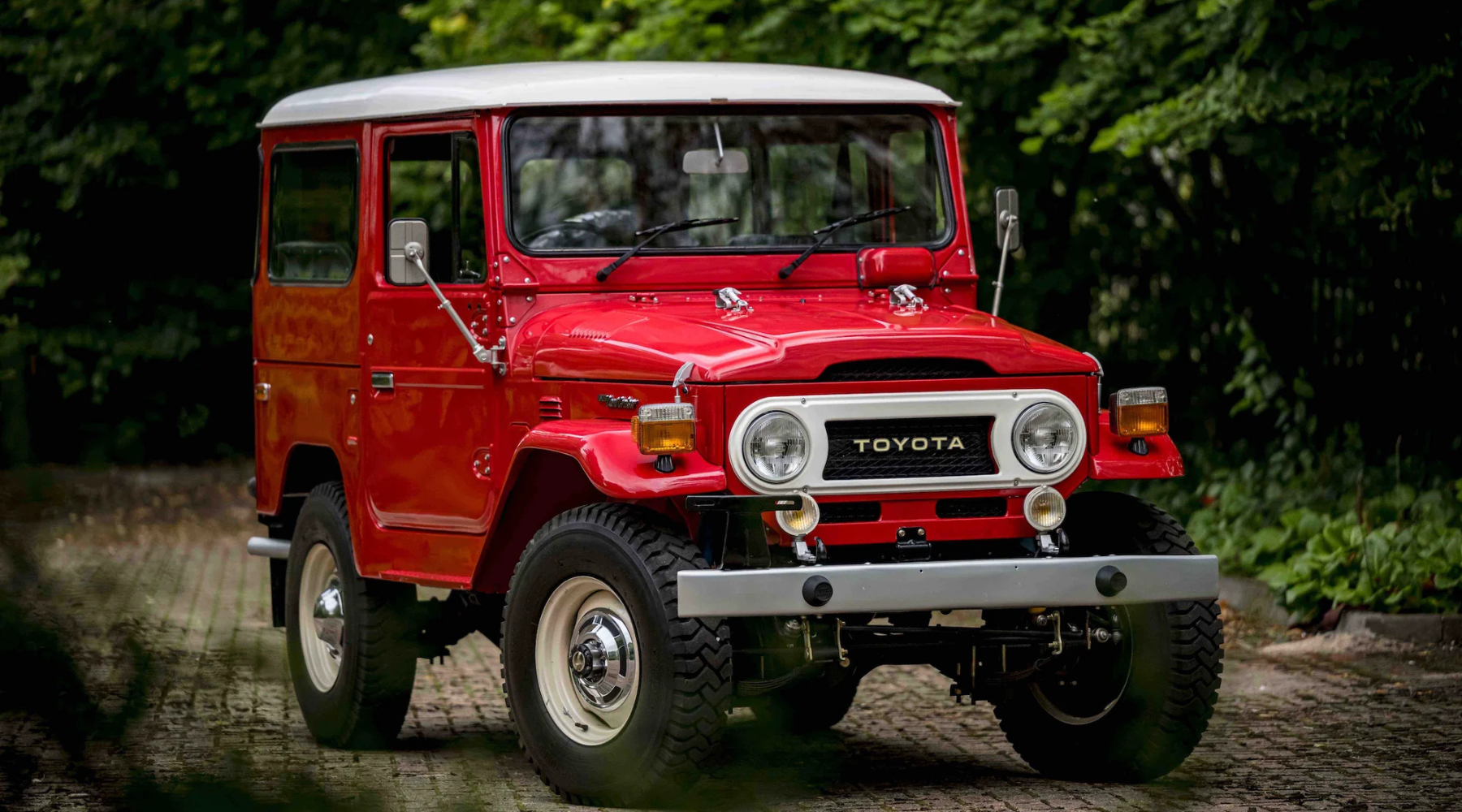 ANOTHER STUNNING FJ40 WELCOMED TO LONDON