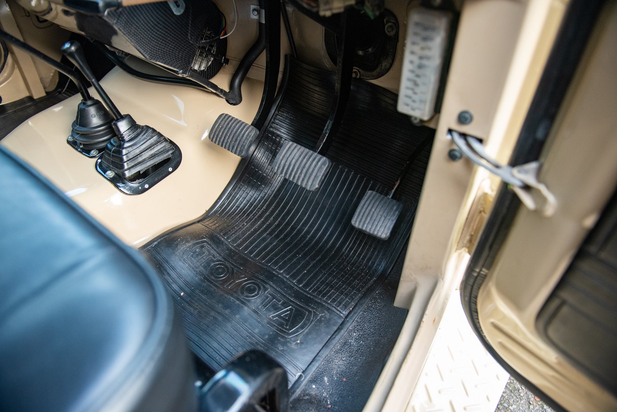 1977 TOYOTA FJ40 LAND CRUISER (SOLD)