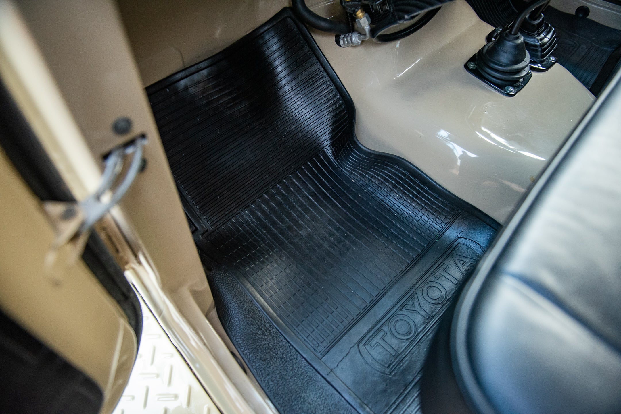 1977 TOYOTA FJ40 LAND CRUISER (SOLD)