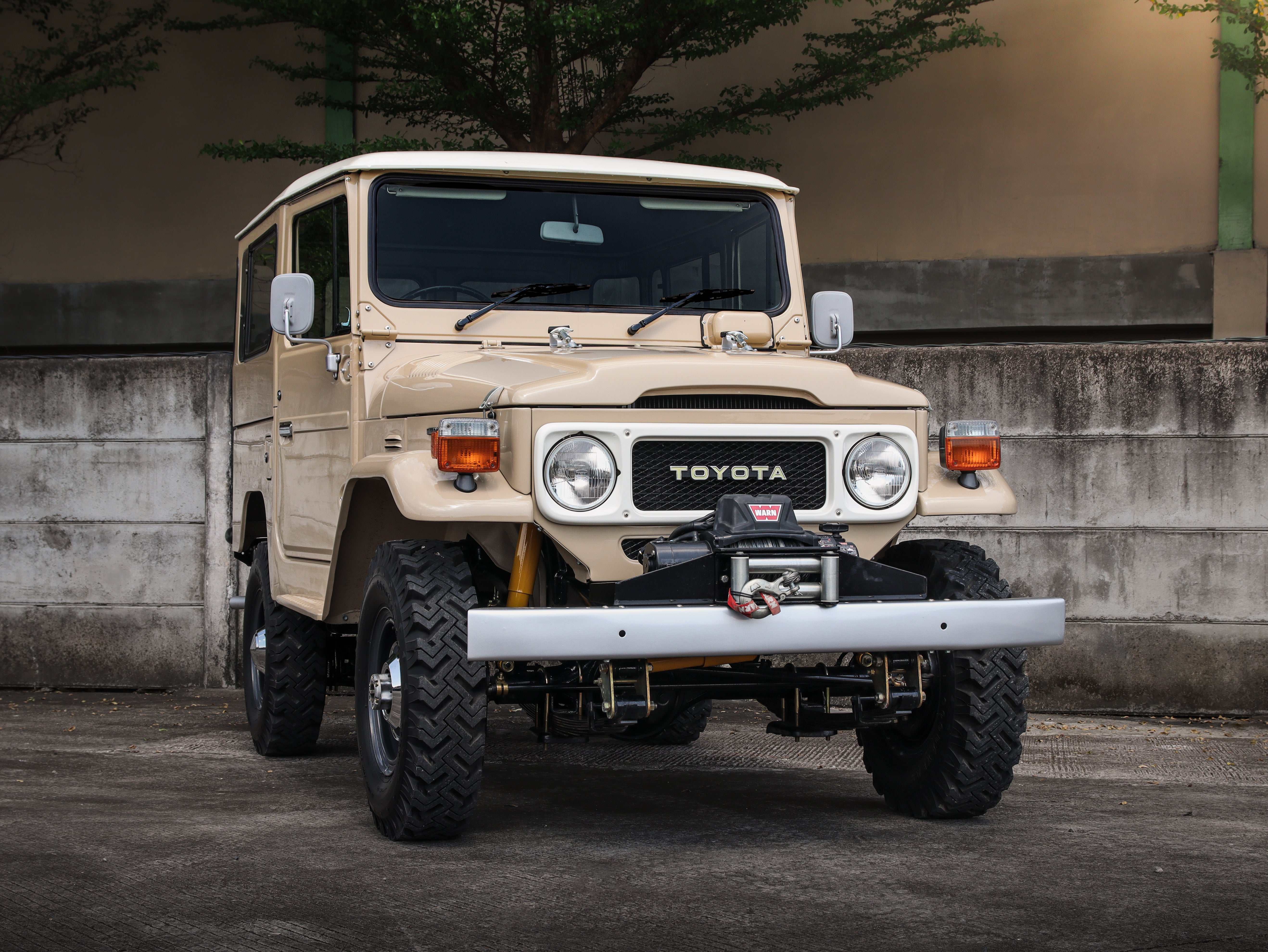 FOR SALE - 1980 TOYOTA FJ40 LAND CRUISER - WE SHIP WORLDWIDE