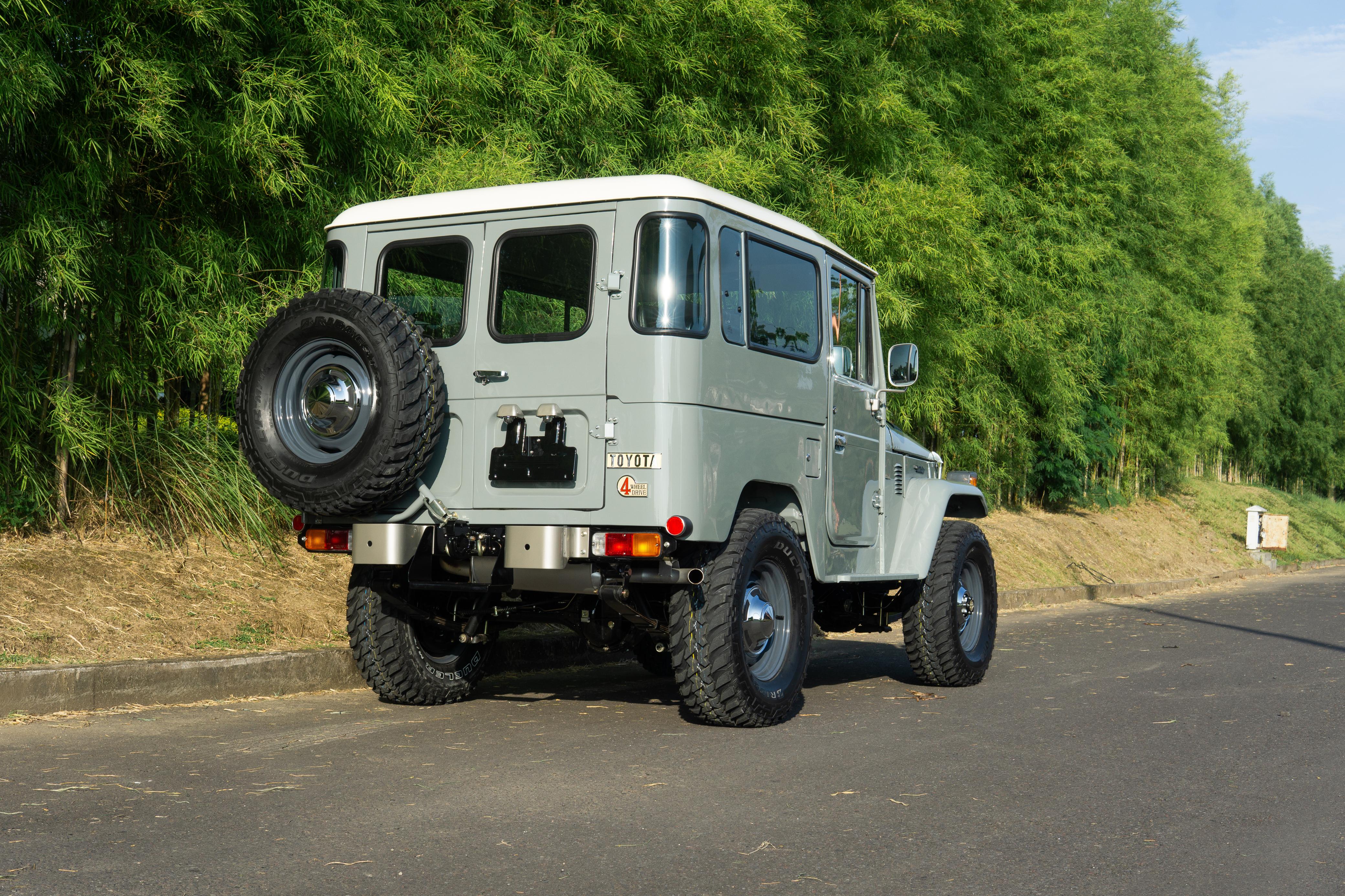 1982 TOYOTA FJ40 LAND CRUISER