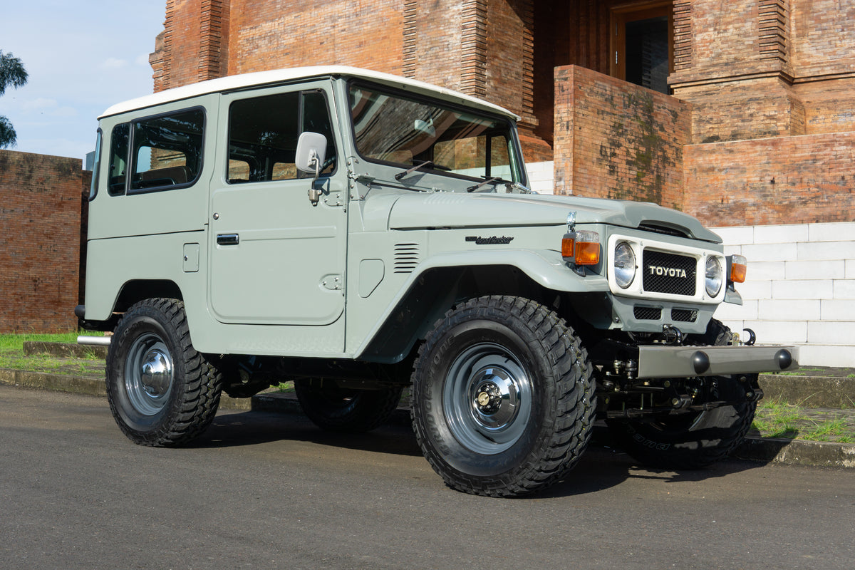 1982 TOYOTA FJ40 LAND CRUISER