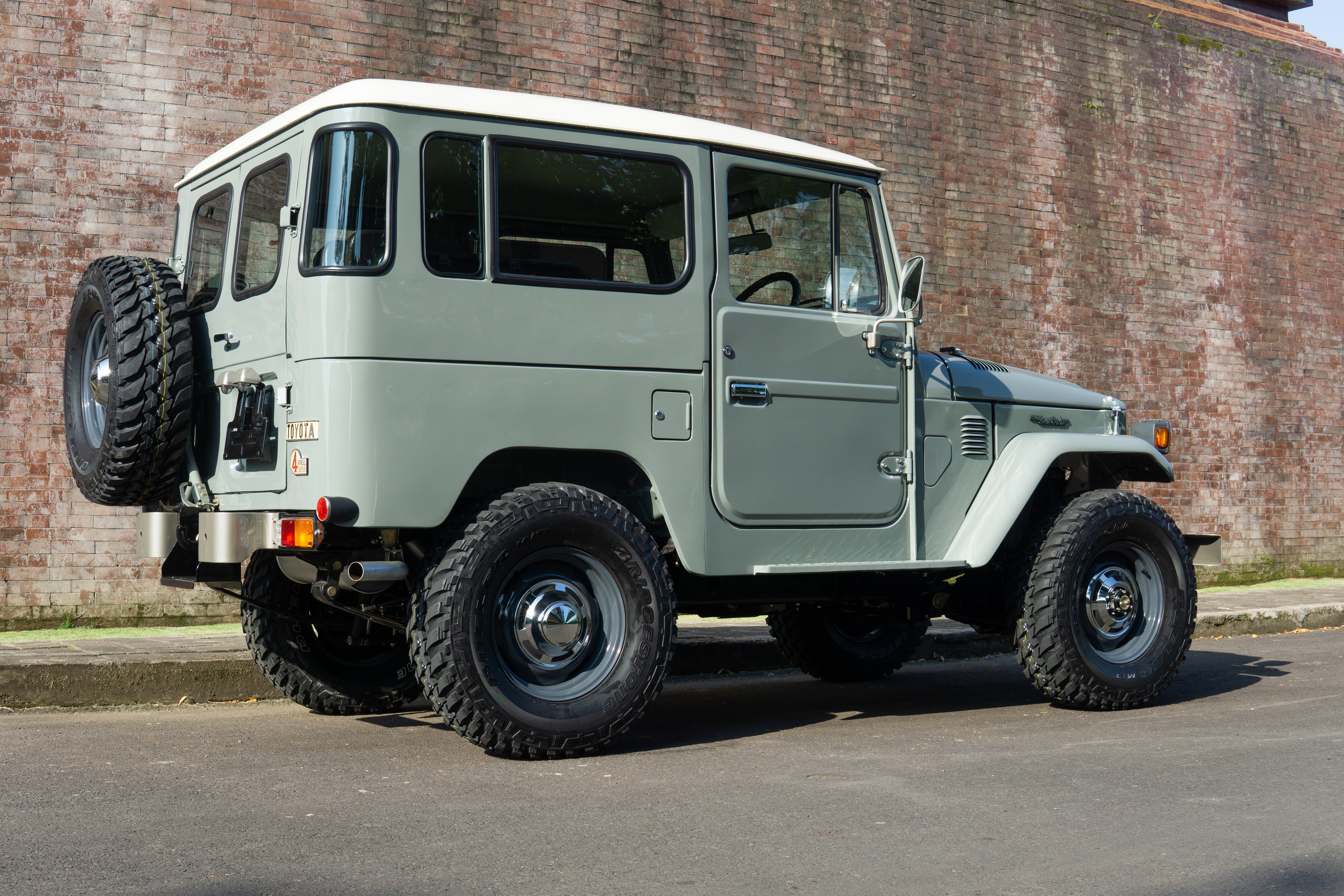 1982 TOYOTA FJ40 LAND CRUISER