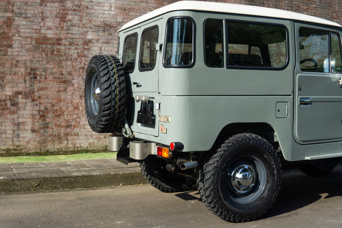 1982 TOYOTA FJ40 LAND CRUISER