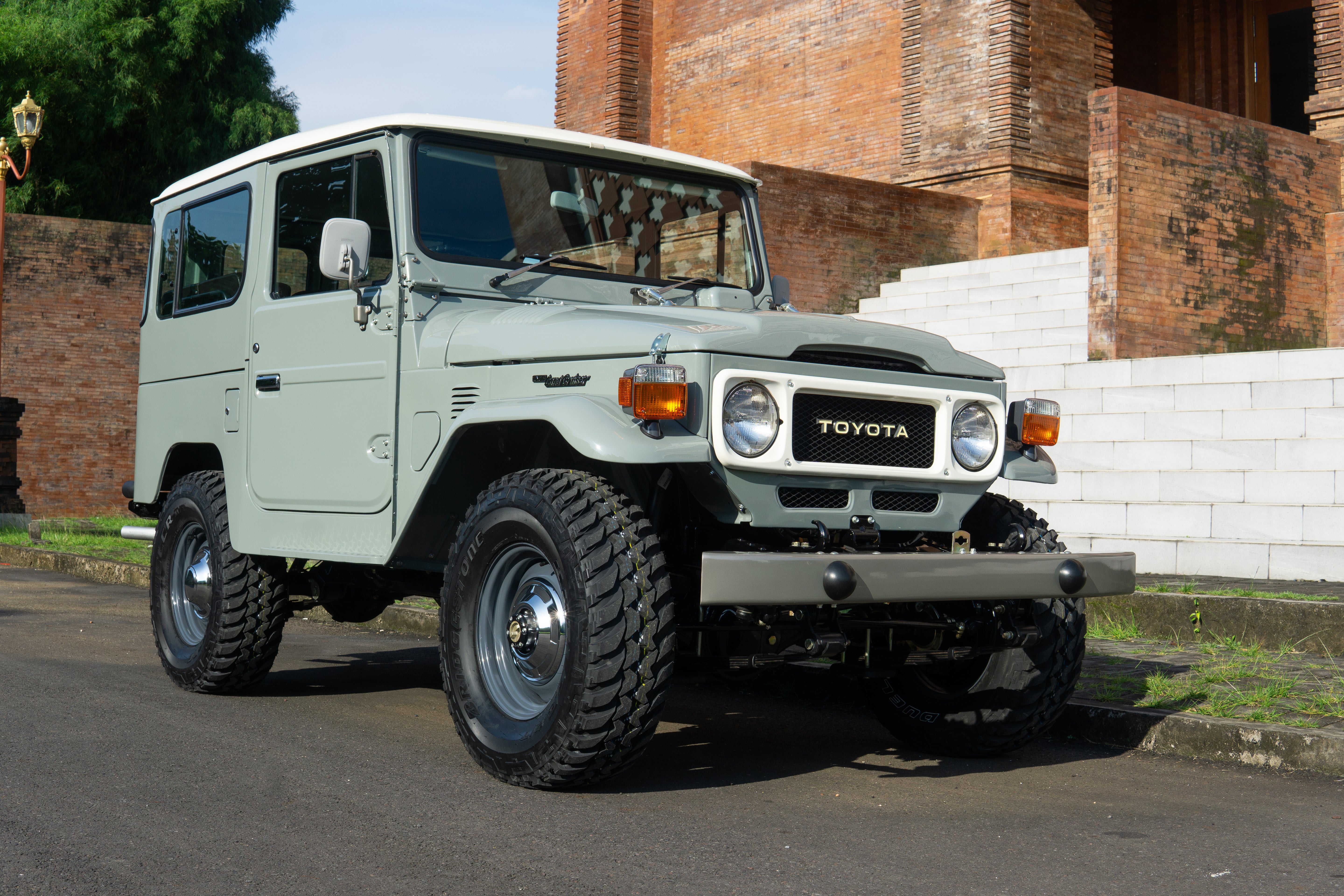1982 TOYOTA FJ40 LAND CRUISER