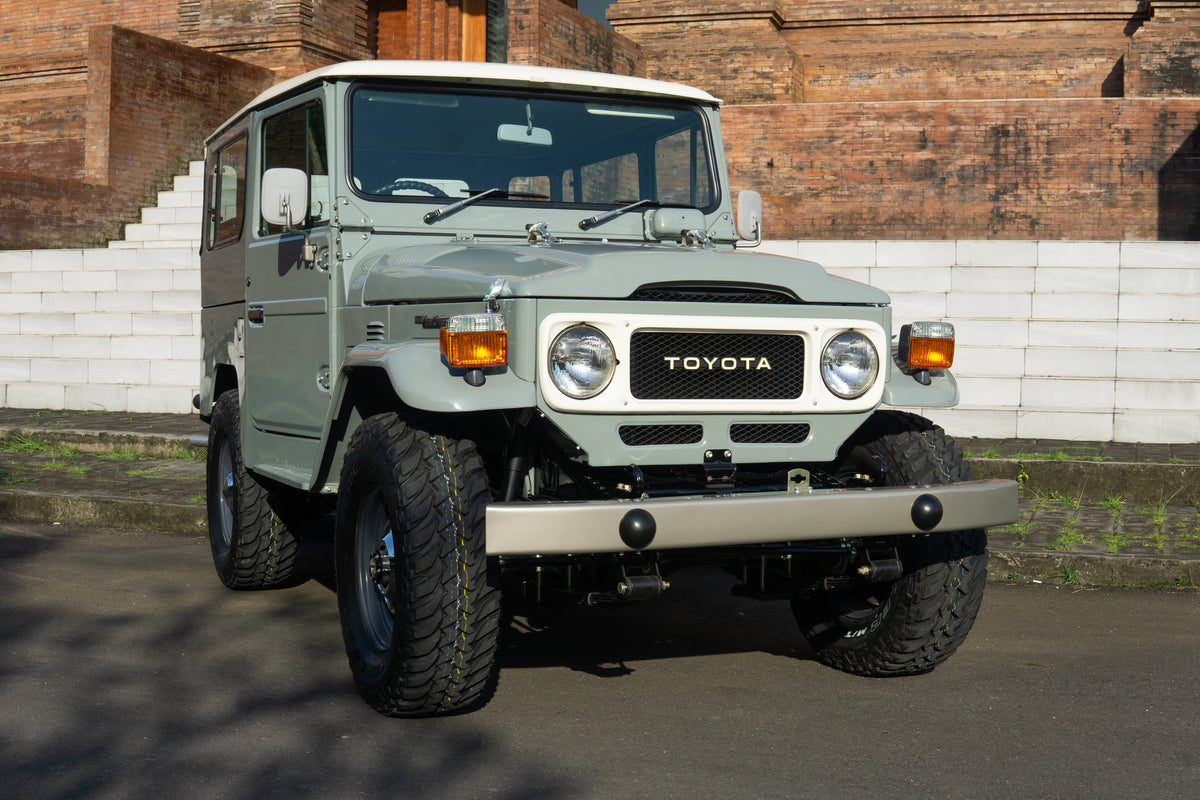 1982 TOYOTA FJ40 LAND CRUISER