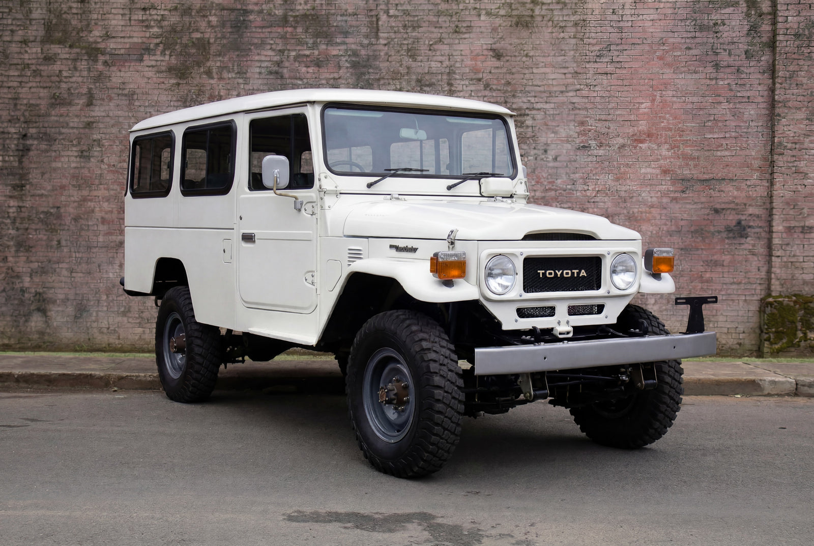 1982 FJ45 TROOP CARRIER LAND CRUISER WHITE FOR SALE FULL RESTORATION