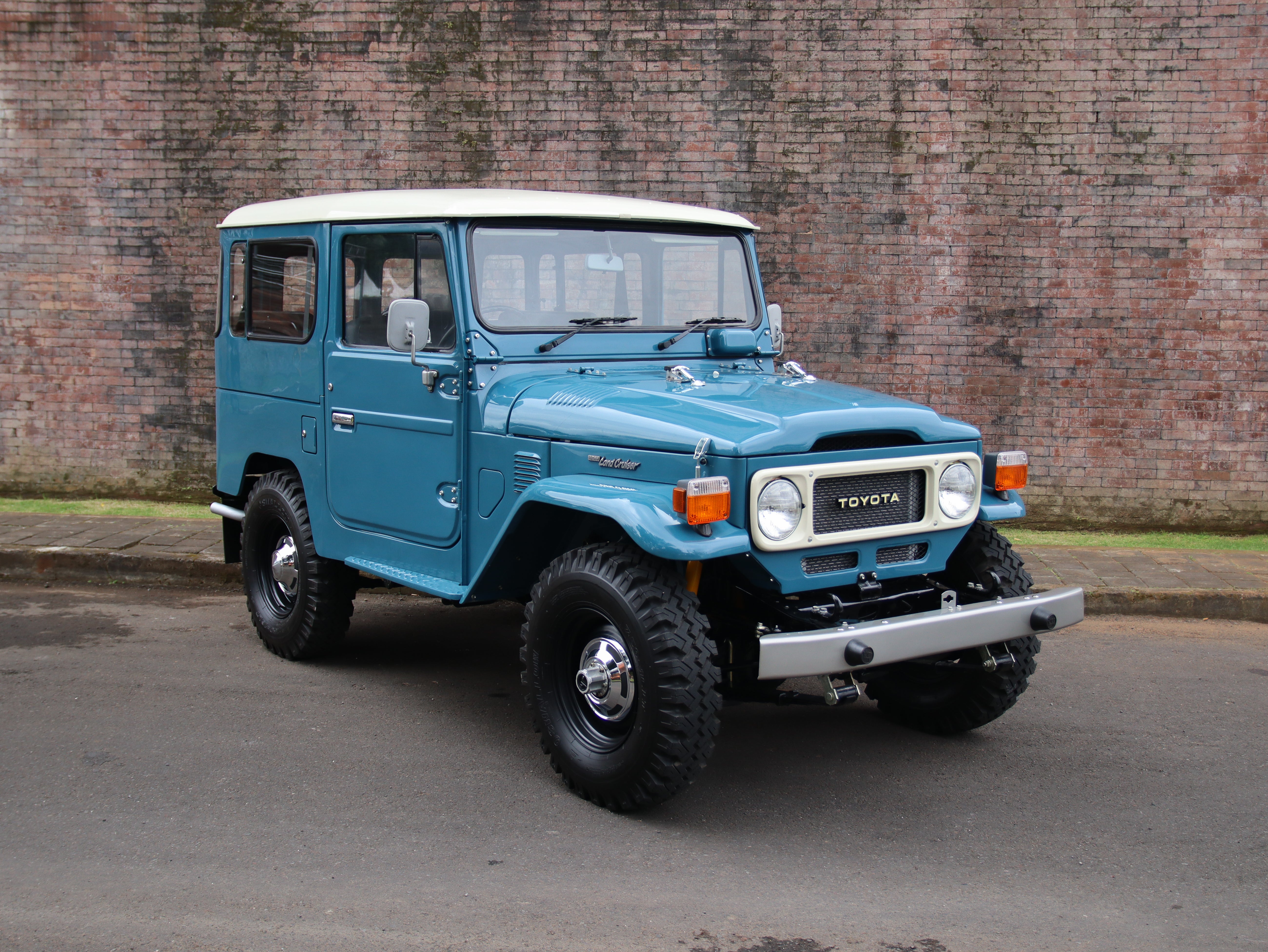 Restored classic 1982 Toyota FJ40 Land Cruiser in blue, classic 40 series 4x4 new parts