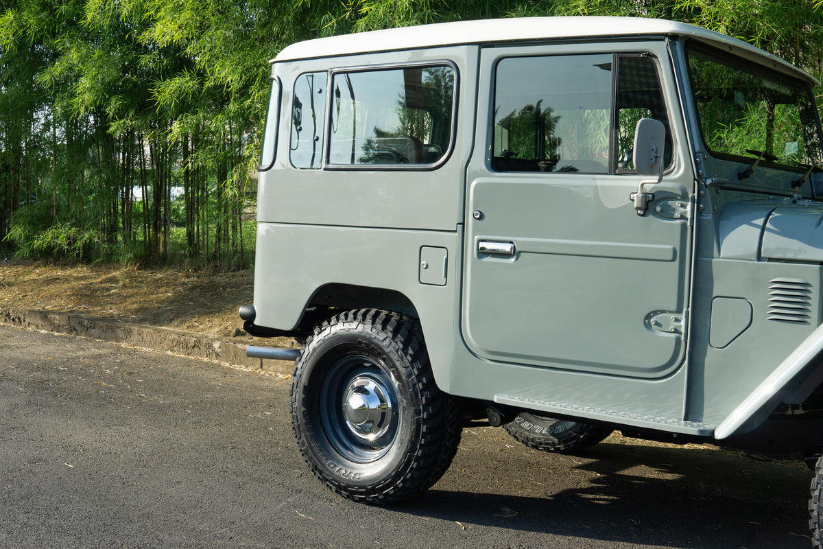 1982 TOYOTA FJ40 LAND CRUISER