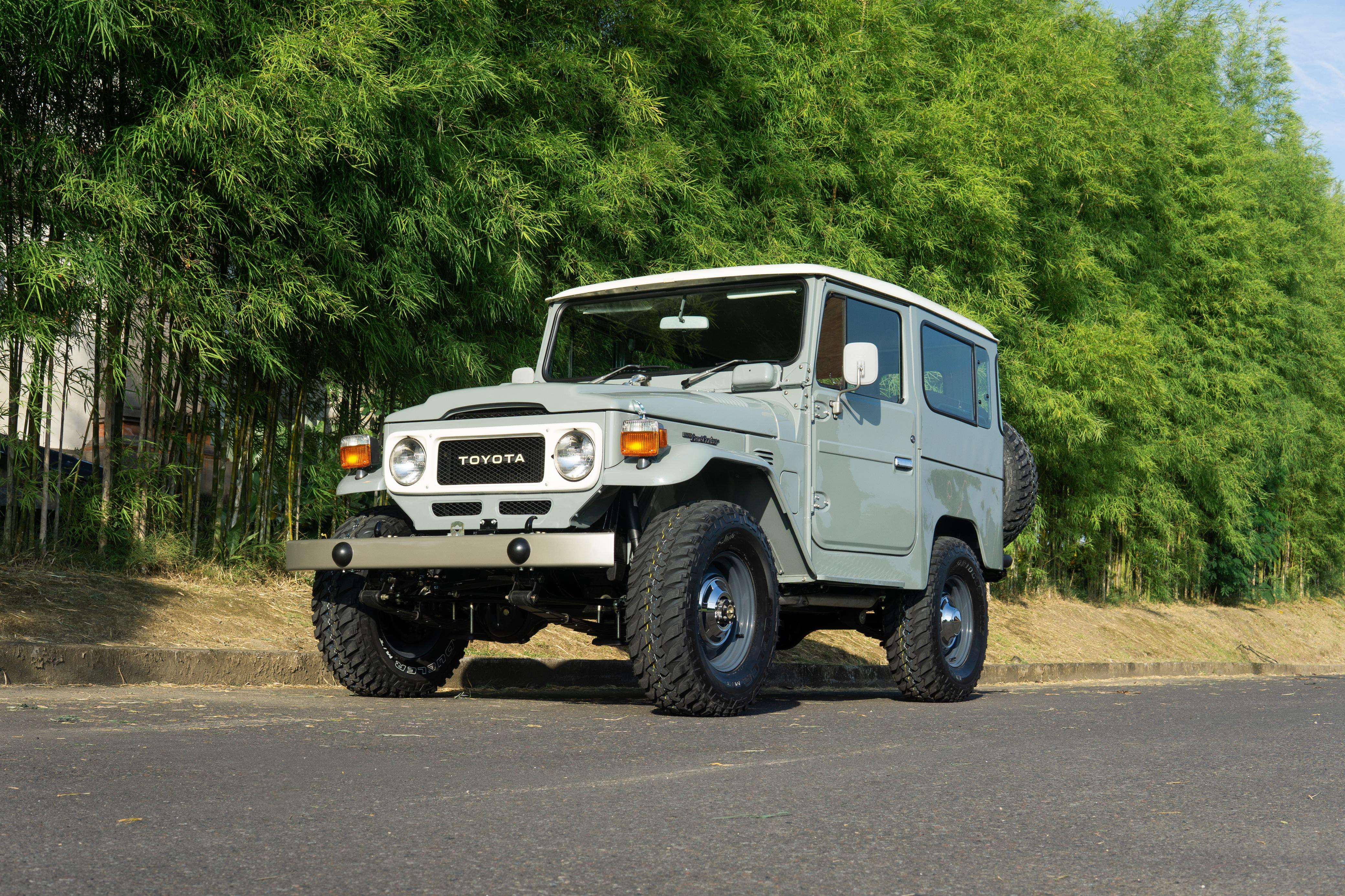 1982 TOYOTA FJ40 LAND CRUISER