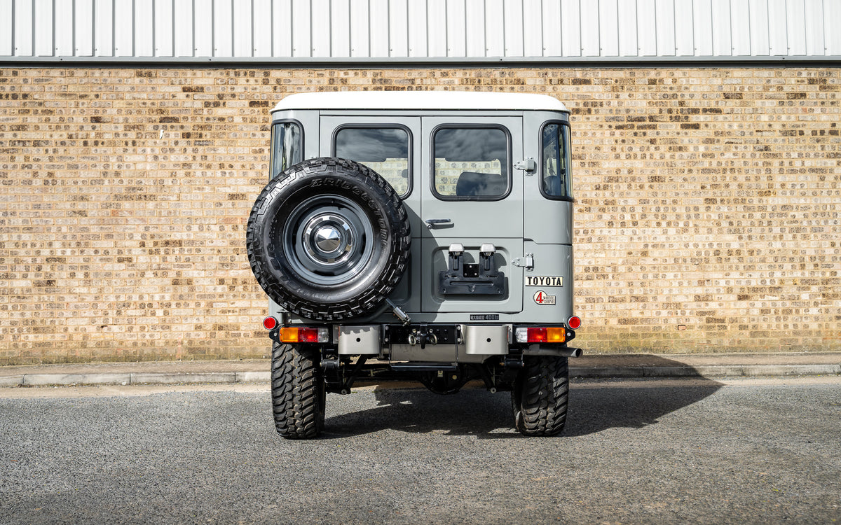 RESTORED GREY 1982 TOYOTA FJ40 LAND CRUISER CLASSIC LOOK FOR SALE