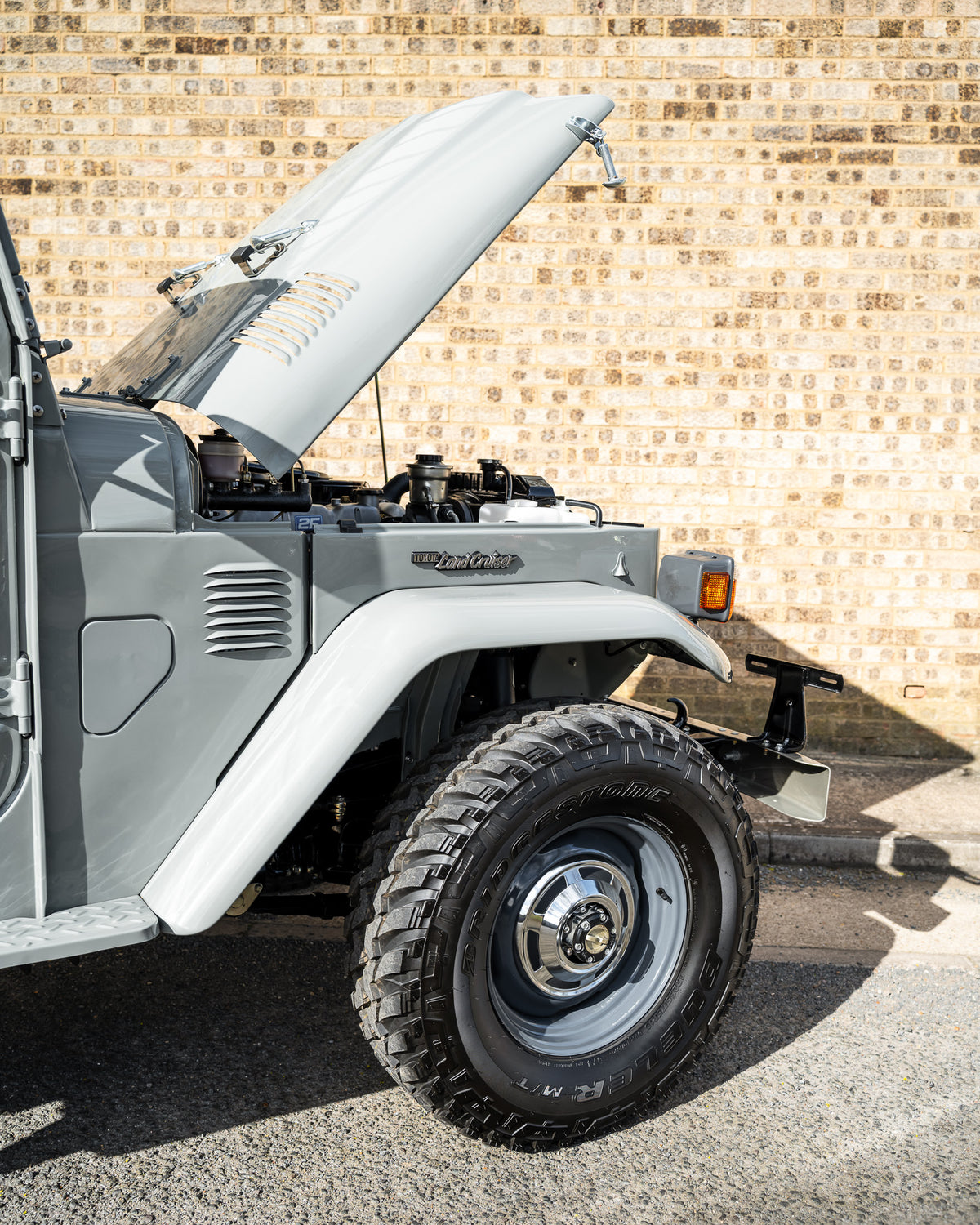 VINTAGE LAND CRUISER 40 SERIES NEW RESTORATION CLASSIC LOOK WITH CLASSIC TYRES FOR SALE