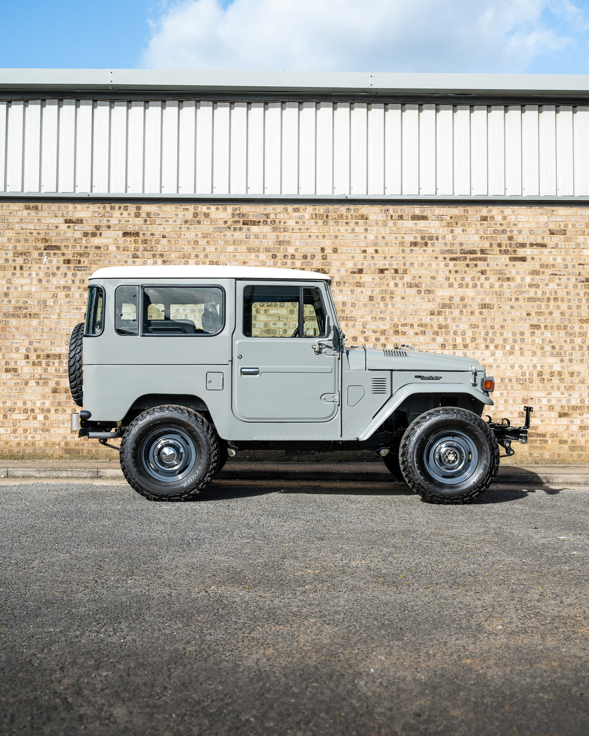 CLASSIC 40 SERIES HEATH GRAY 1982 TOYOTA FJ40 LAND CRUISER NEW RESTORATION FOR SALE