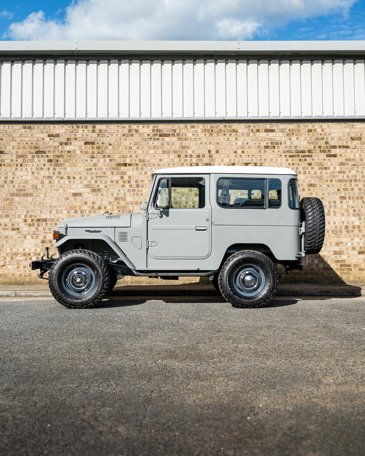 VINTAGE 40 SERIES TOYOTA JEEP TOYOTA FJ40 LAND CRUISER FOR SALE