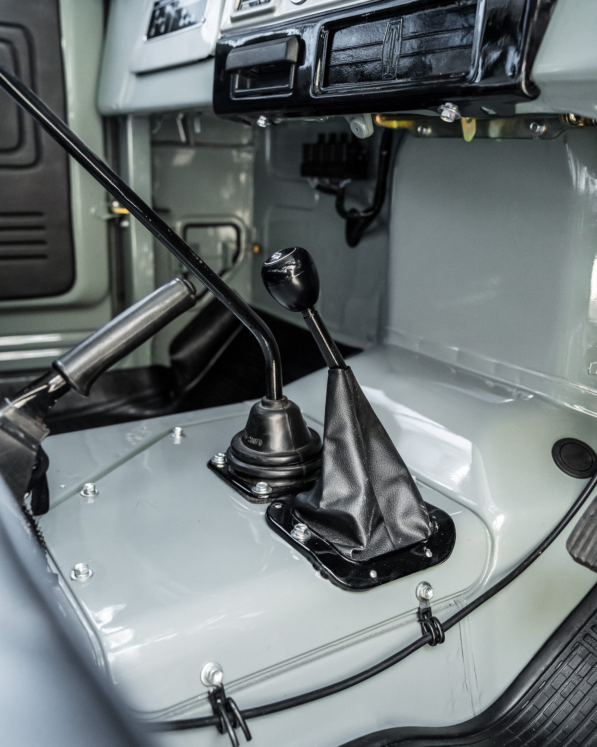 CLASSIC 40 SERIES 4 X 4 HEATH GRAY 1982 TOYOTA FJ40 LAND CRUISER NEWLY RESTORED WITH CUSTOM BLACK LEATHER SEATS FOR SALE