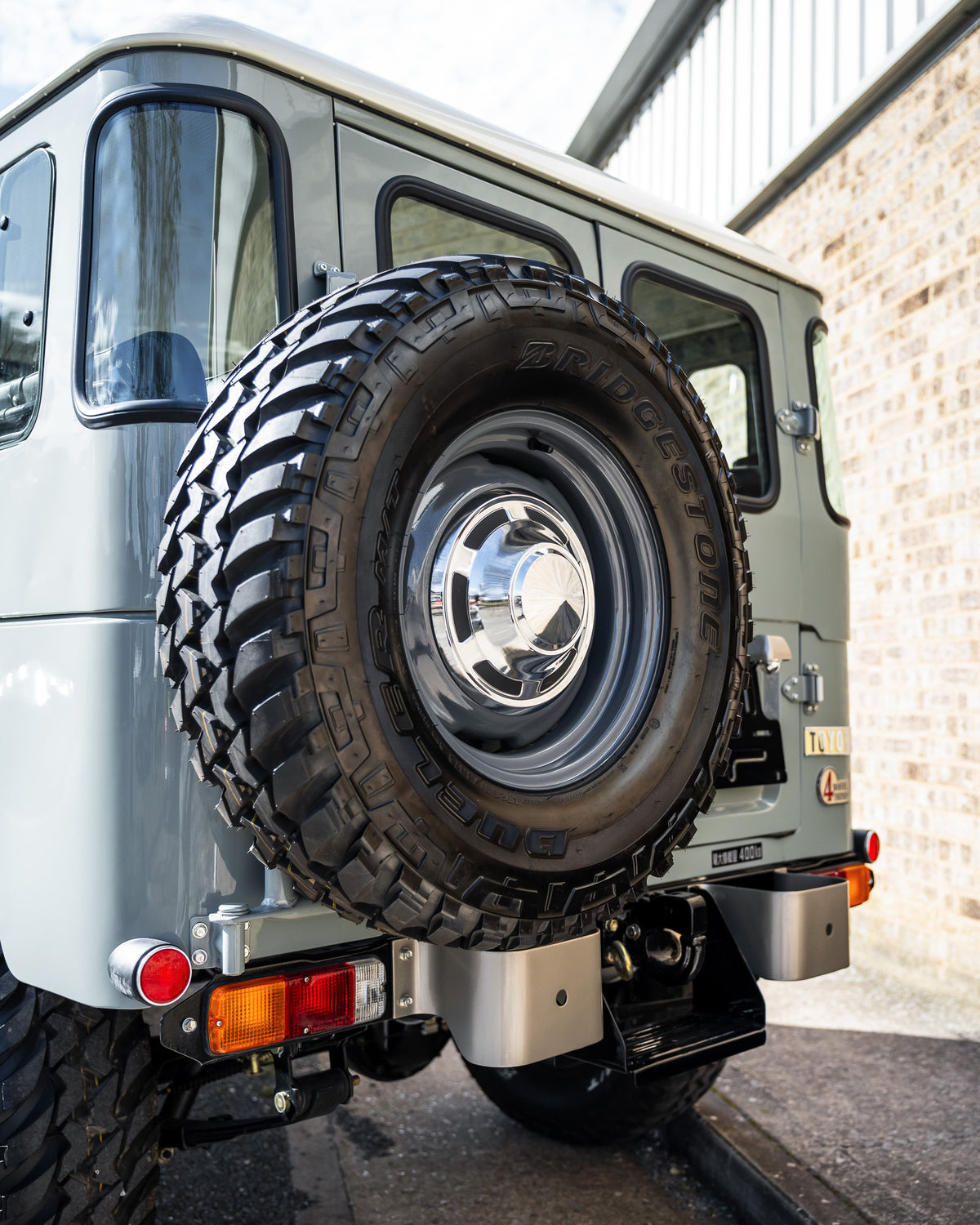 CLASSIC 40 SERIES HEATH GRAY 1982 TOYOTA FJ40 LAND CRUISER NEW RESTORATION FOR SALE