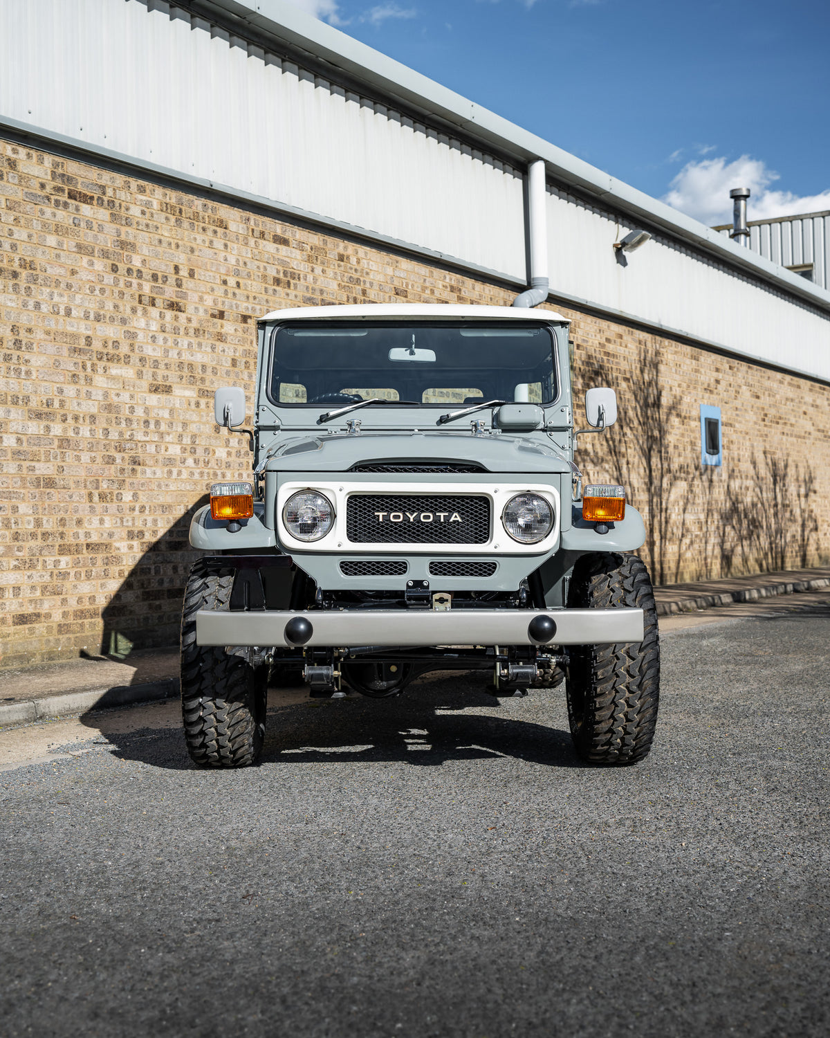 VINTAGE LAND CRUISER 40 SERIES NEW RESTORATION CLASSIC LOOK WITH CLASSIC TYRES FOR SALE