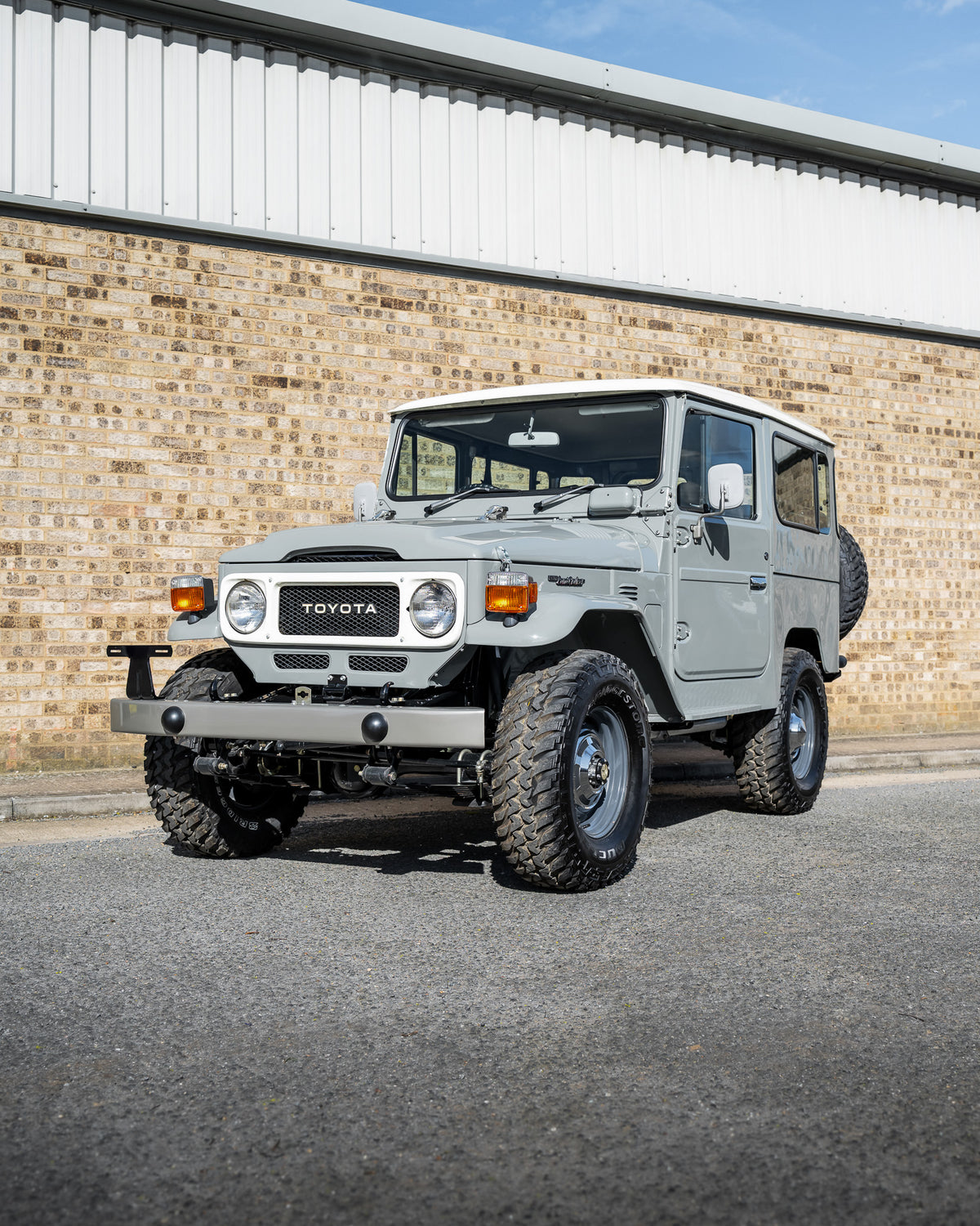 CLASSIC 40 SERIES HEATH GRAY 1982 TOYOTA FJ40 LAND CRUISER NEW RESTORATION FOR SALE