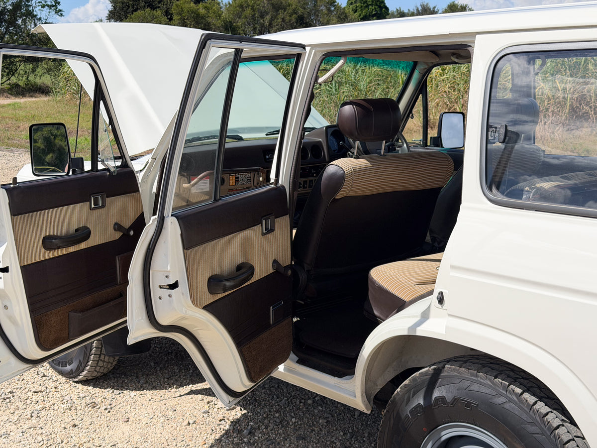 1986 Toyota HJ61 Land Cruiser Turbo Diesel Original Upholstery and Bluetooth Head Unit For Sale