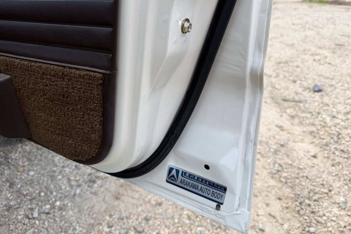 1986 Toyota HJ61 Land Cruiser Turbo Diesel Original Upholstery and Bluetooth Head Unit For Sale