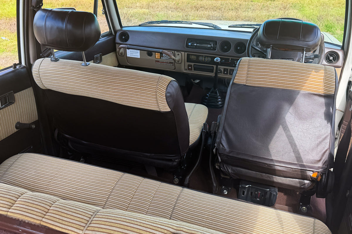 1986 Toyota HJ61 Land Cruiser Turbo Diesel Original Upholstery and Bluetooth Head Unit For Sale