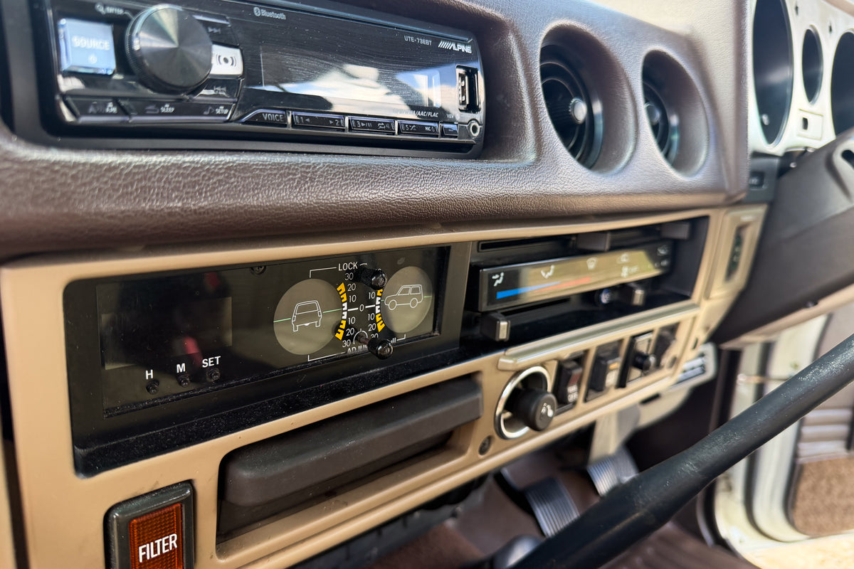 1986 Toyota HJ61 Land Cruiser Turbo Diesel Original Upholstery and Bluetooth Head Unit For Sale