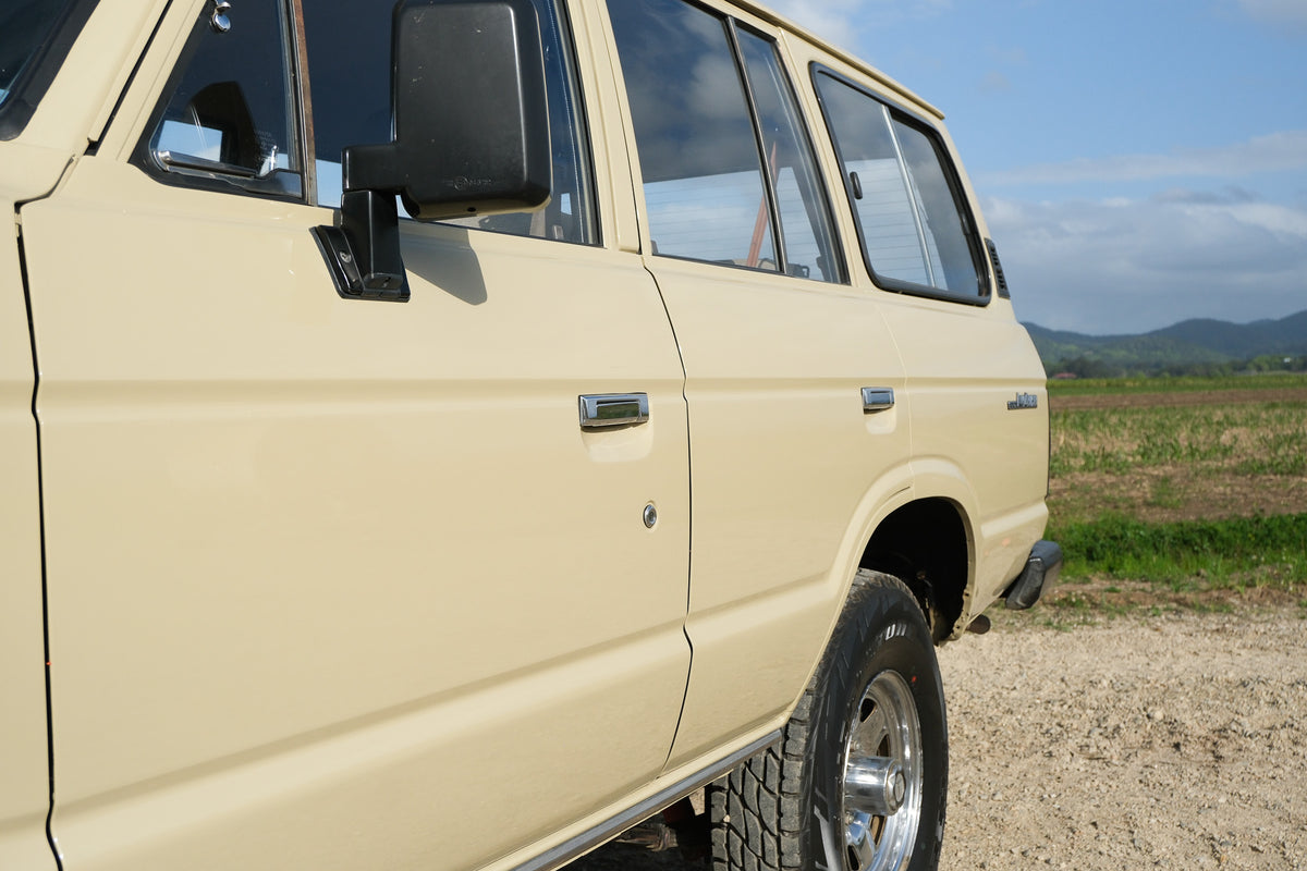 1984 TOYOTA HJ60 LAND CRUISER