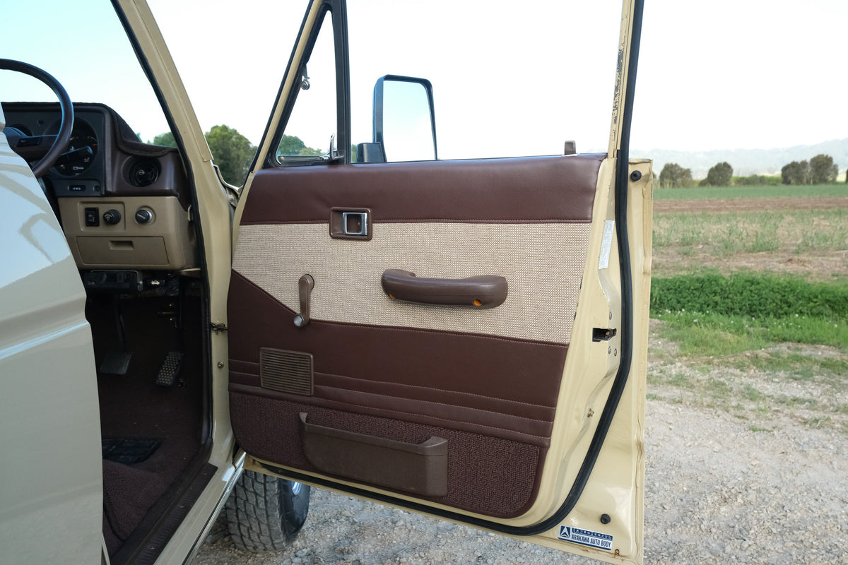 1984 TOYOTA HJ60 LAND CRUISER
