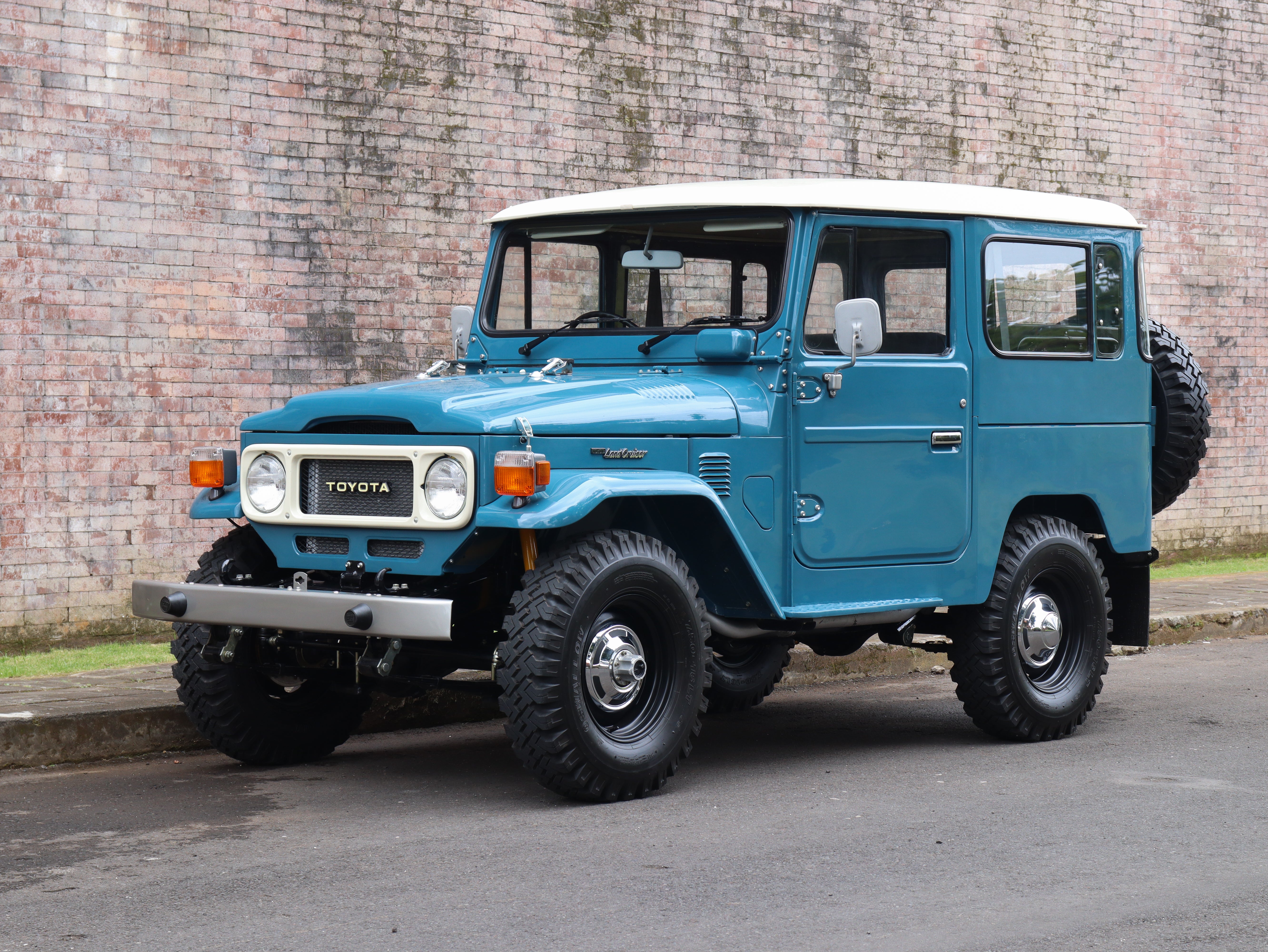 1982 TOYOTA FJ40 LAND CRUISER (SOLD)