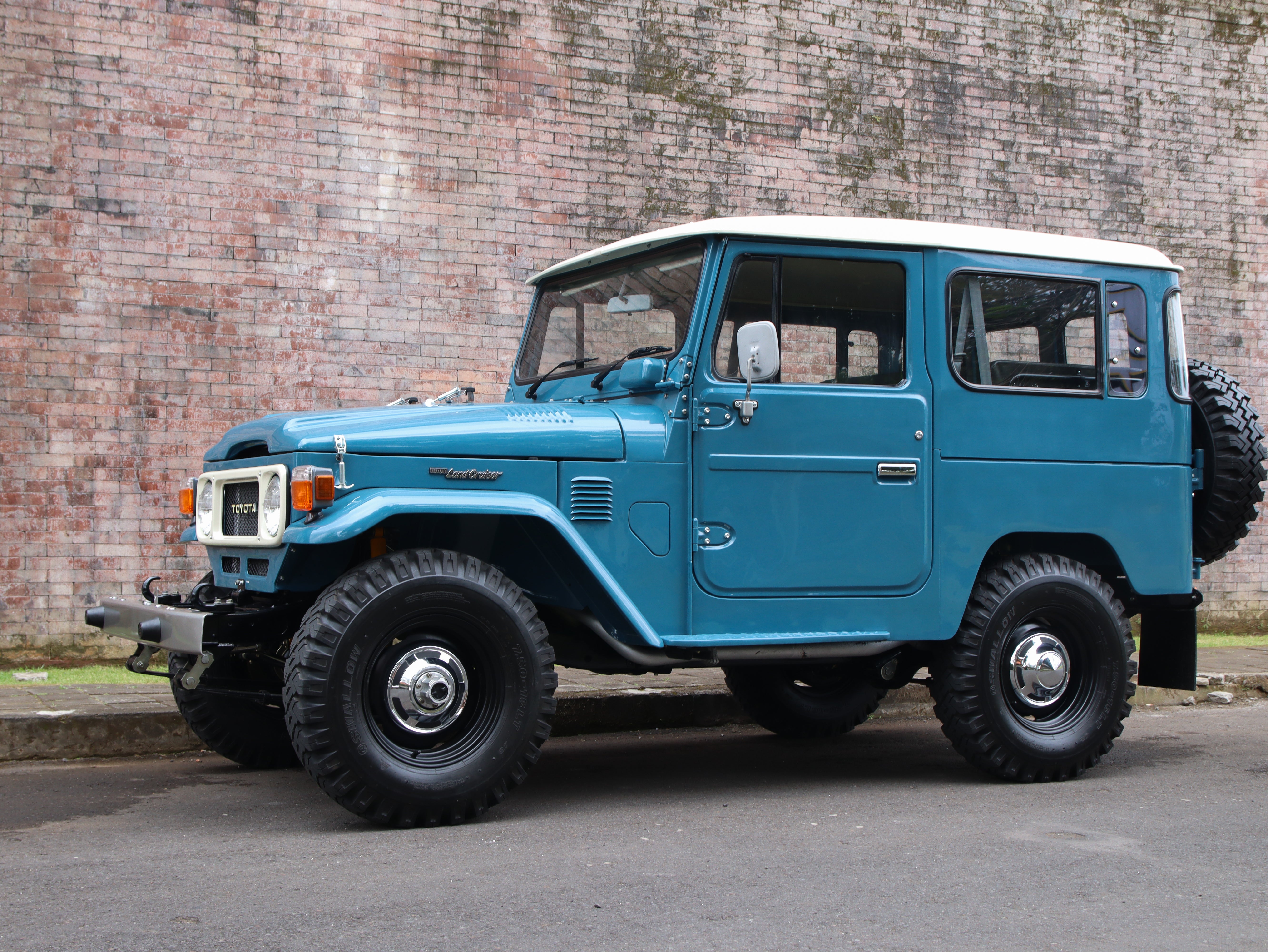1982 TOYOTA FJ40 LAND CRUISER (SOLD)