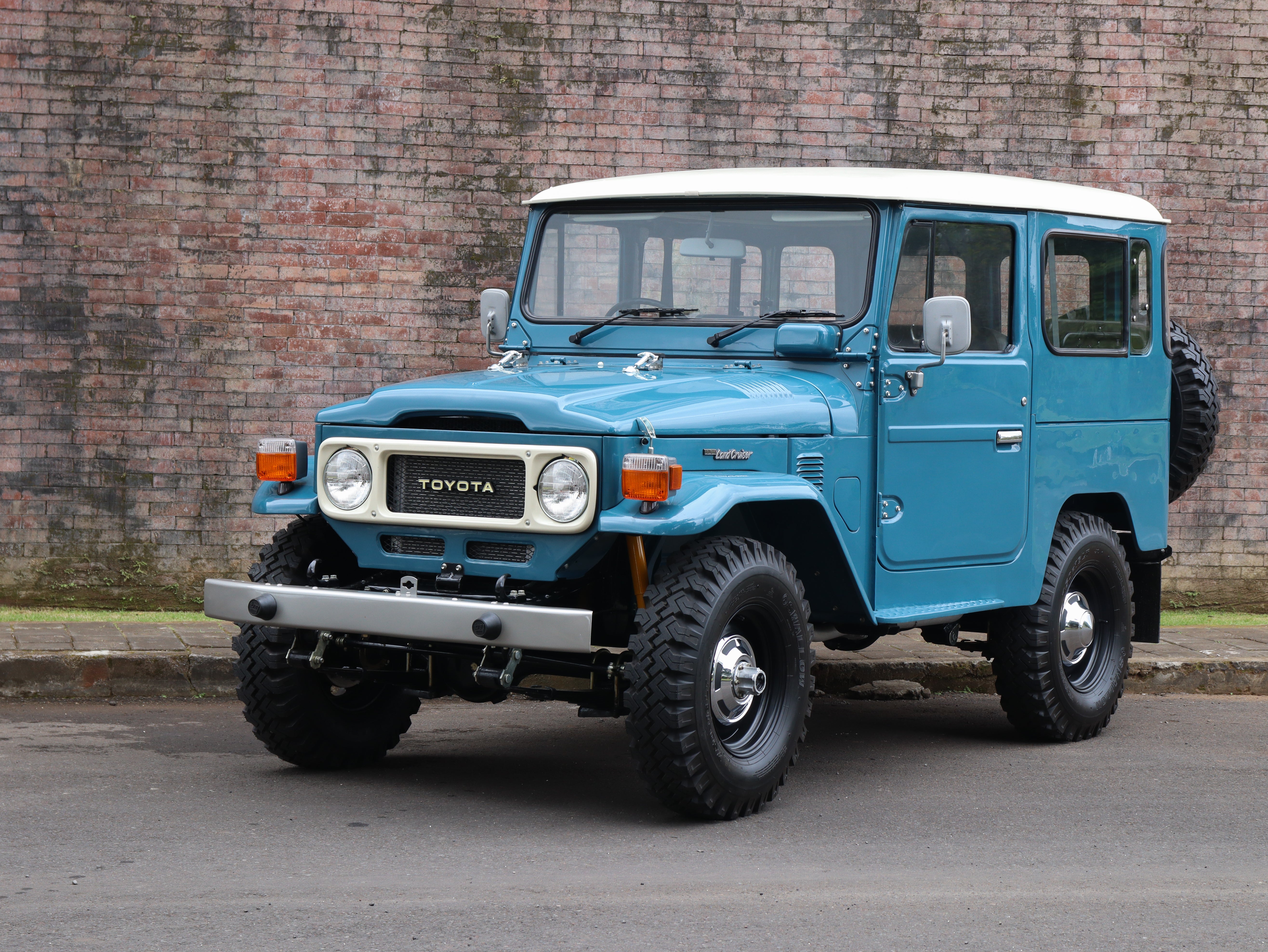 1982 TOYOTA FJ40 LAND CRUISER (SOLD)