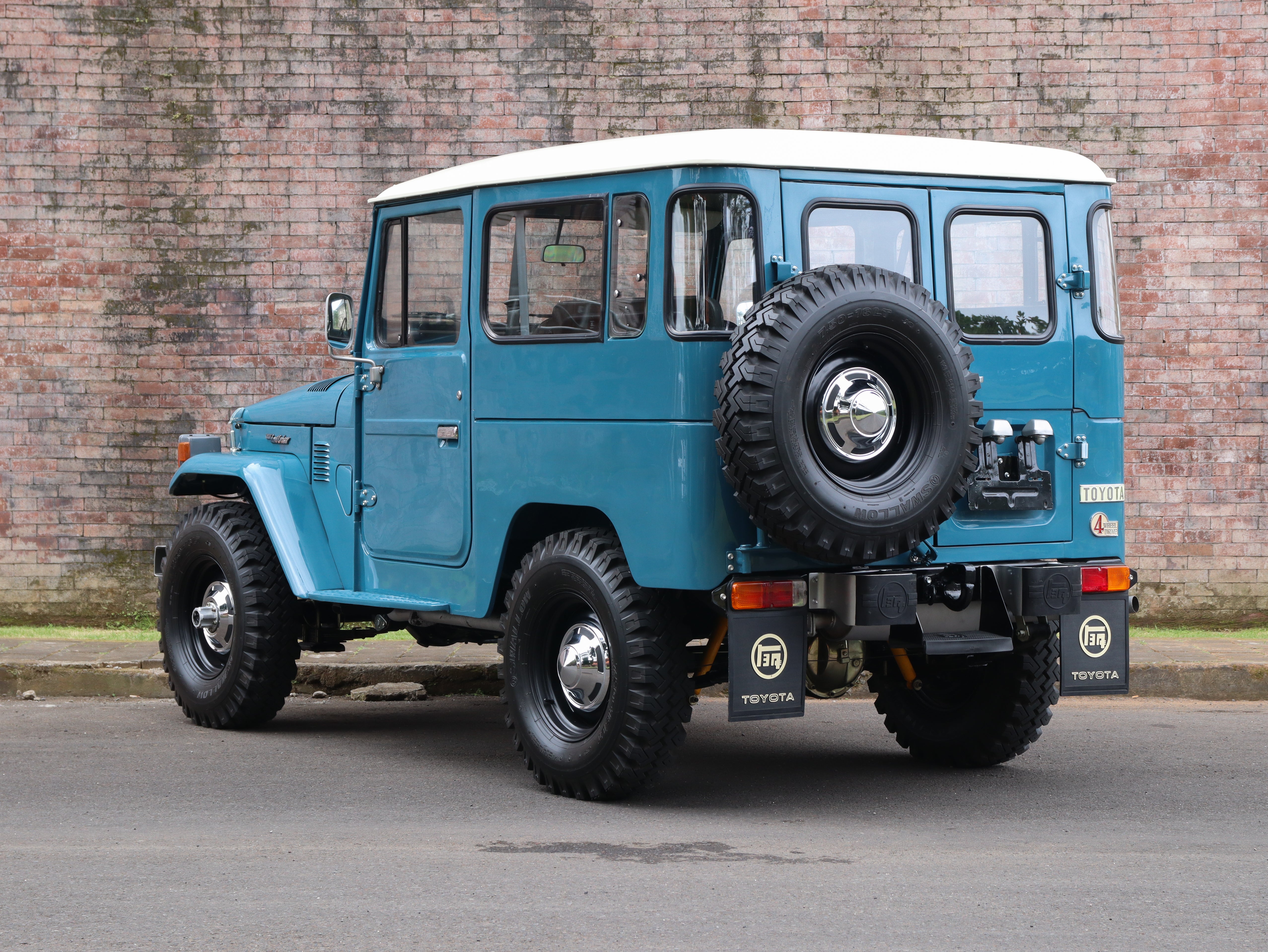 1982 TOYOTA FJ40 LAND CRUISER (SOLD)