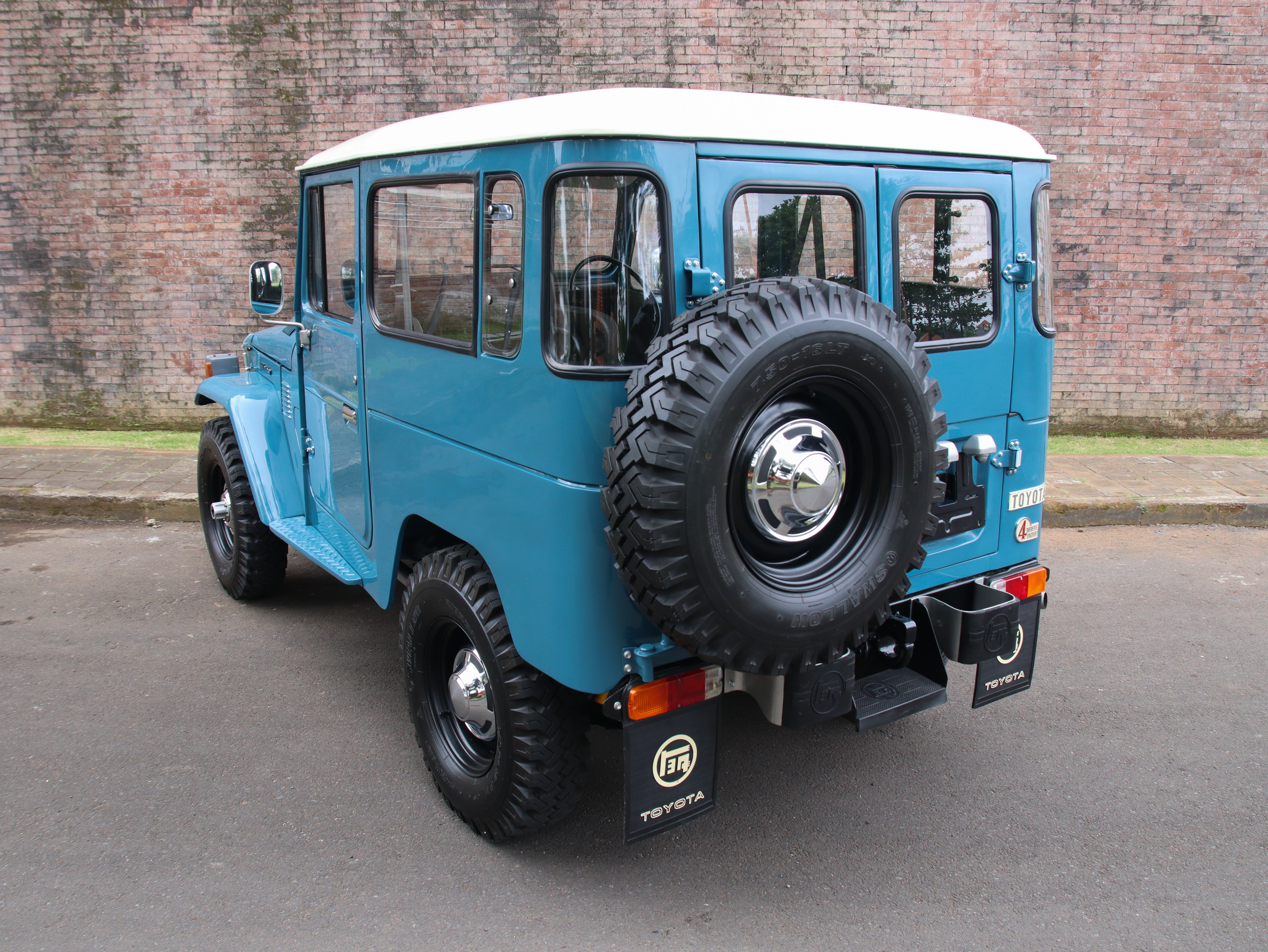 1982 TOYOTA FJ40 LAND CRUISER (SOLD)