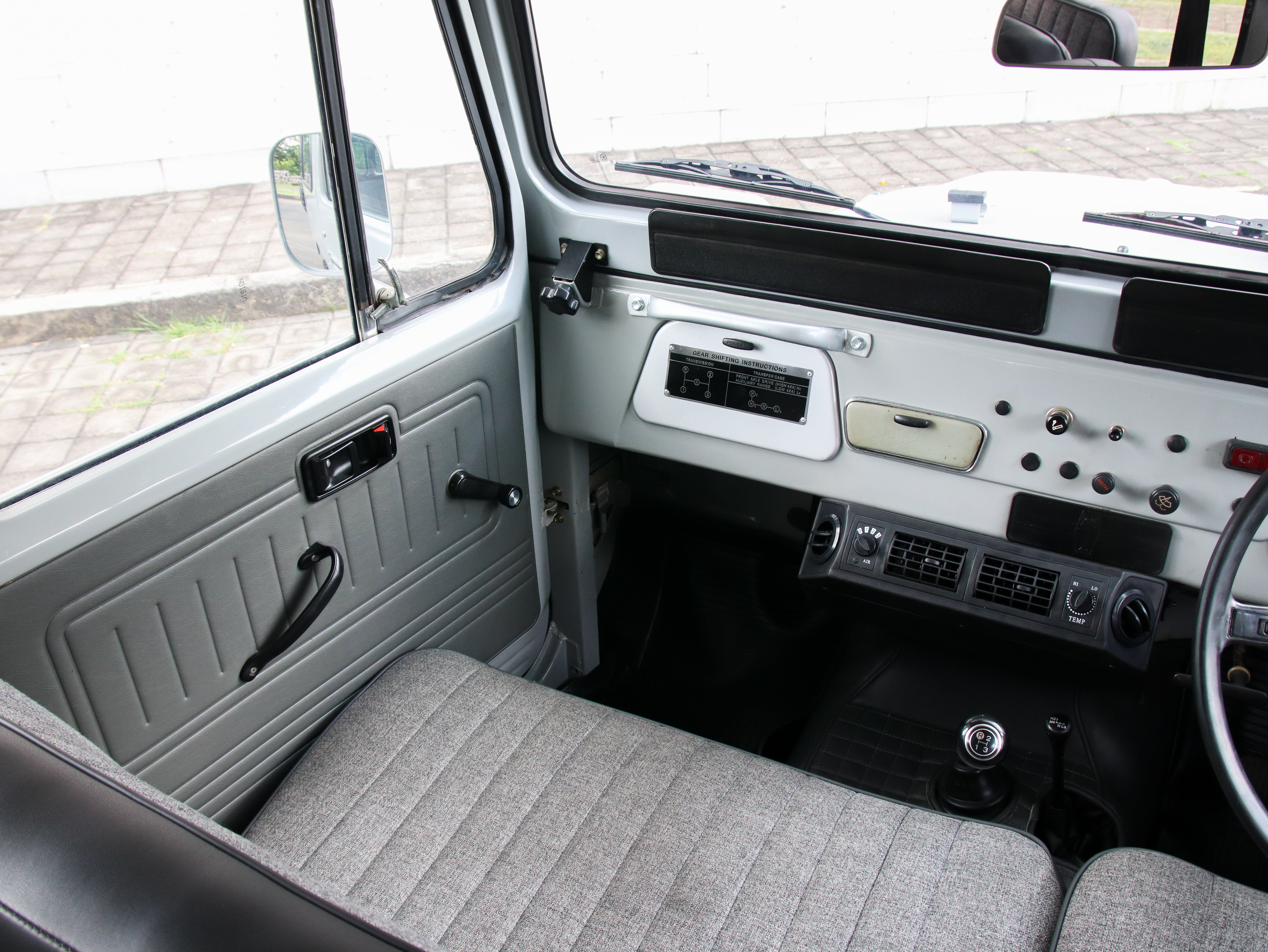 1977 TOYOTA FJ40 LAND CRUISER