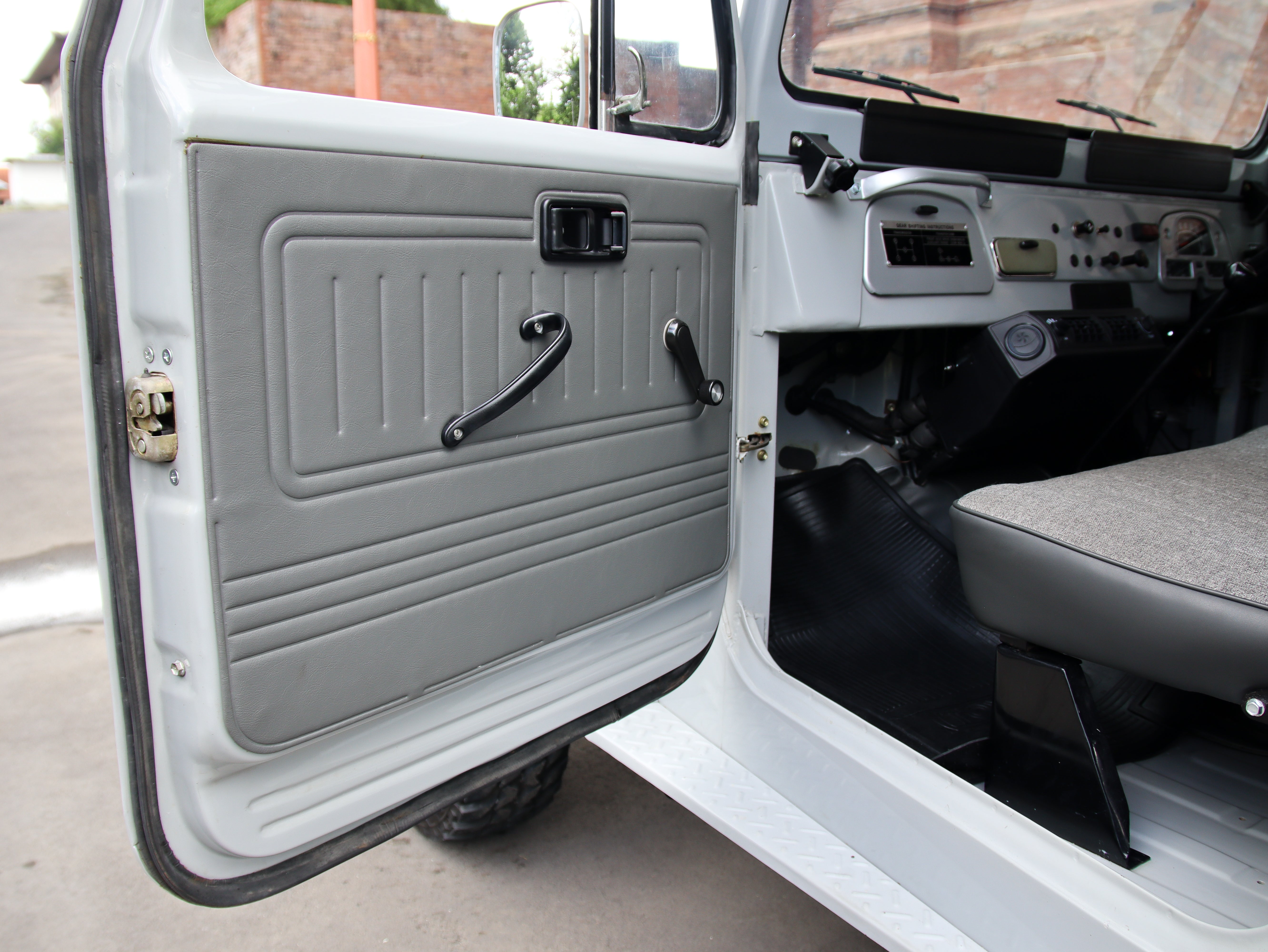 1977 TOYOTA FJ40 LAND CRUISER