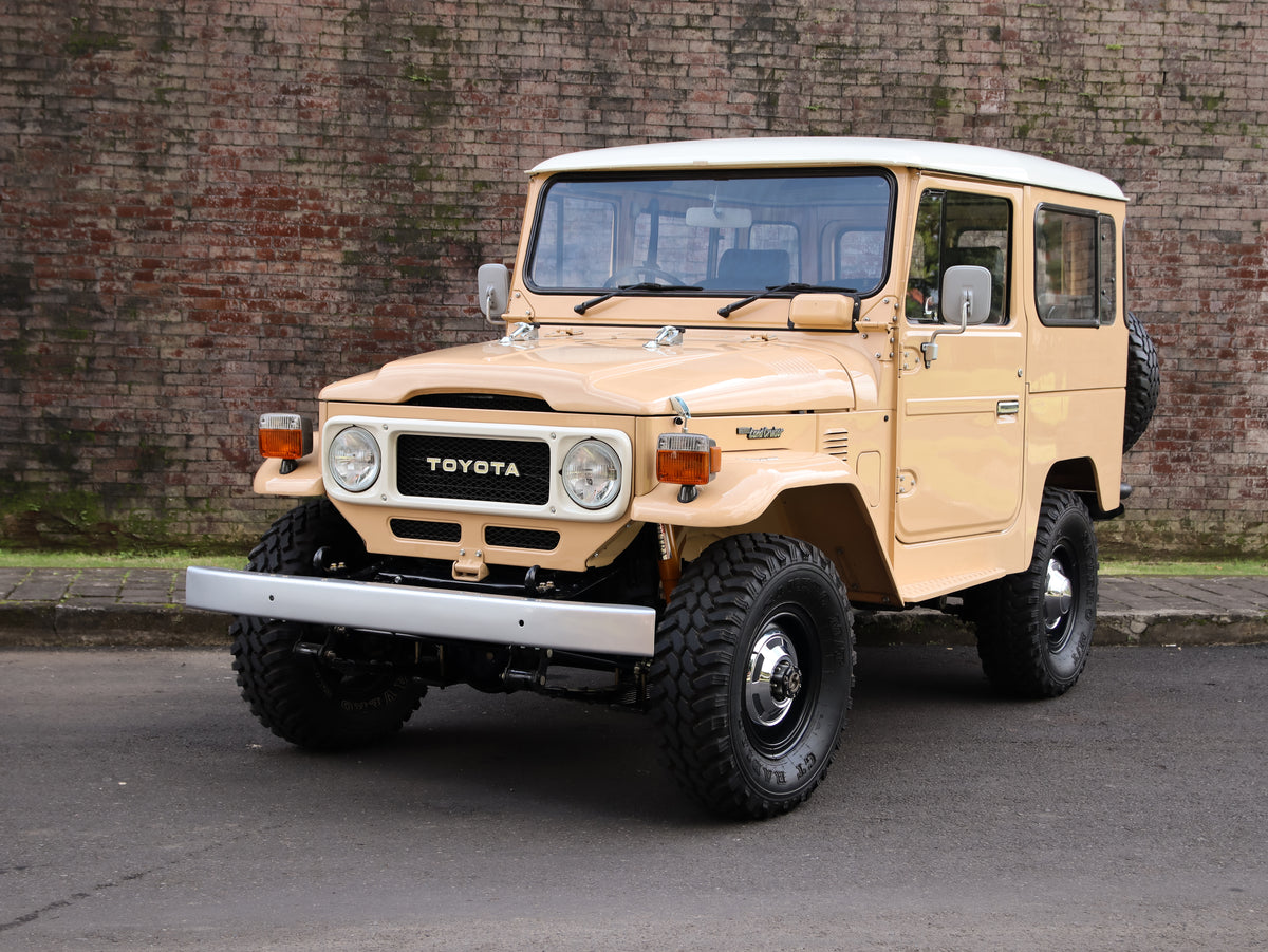 Vintage 40 Series Toyota Jeep FJ40 Land Cruiser with Classic Tyres and Upgraded Suspension