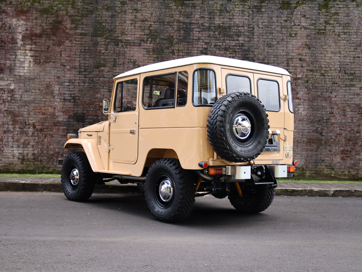 Vintage 40 Series Toyota Jeep FJ40 Land Cruiser with Classic Tyres and Upgraded Suspension