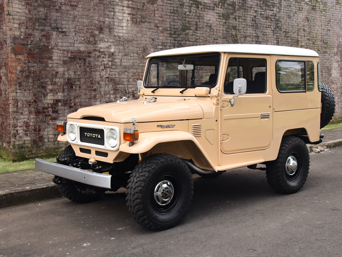 Vintage 40 Series Toyota Jeep FJ40 Land Cruiser with Classic Tyres and Upgraded Suspension