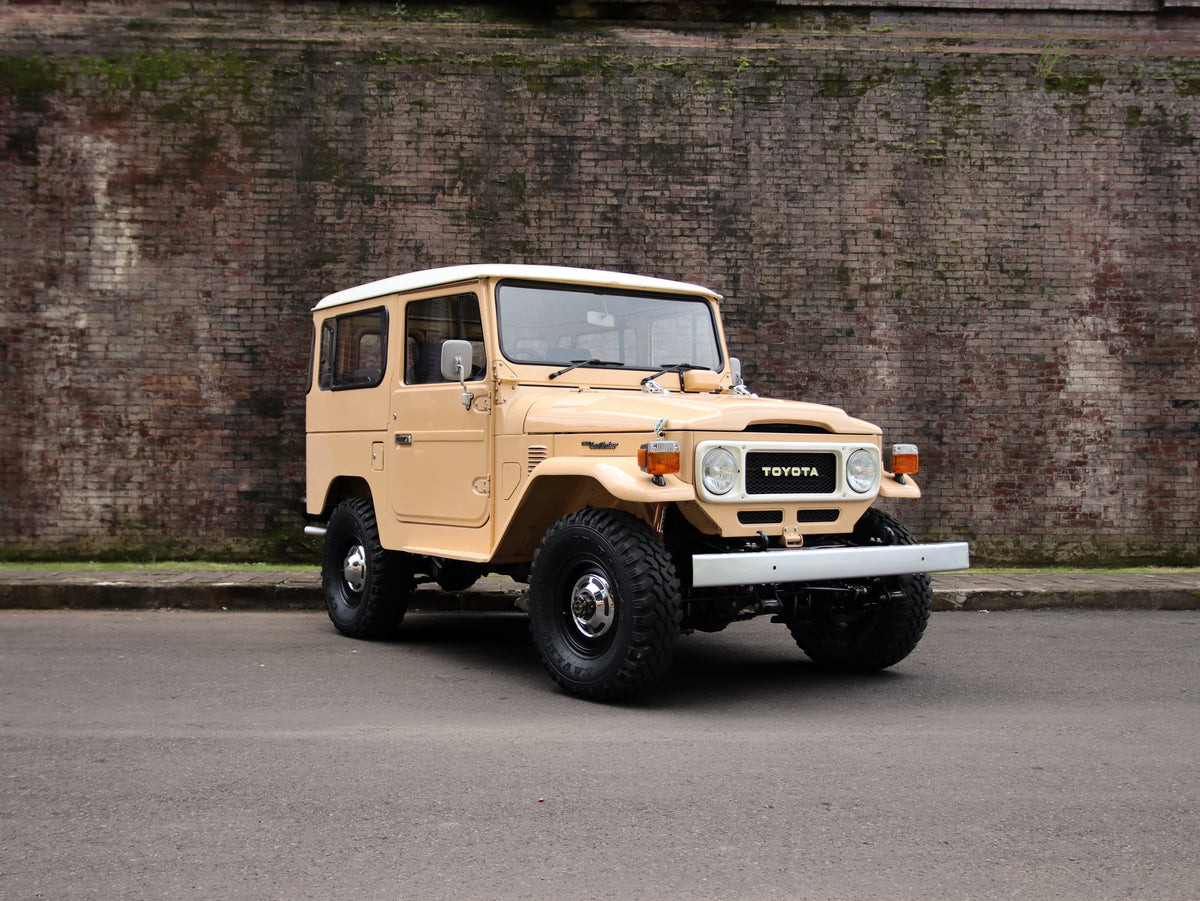 Vintage 40 Series Toyota Jeep FJ40 Land Cruiser with Classic Tyres and Upgraded Suspension
