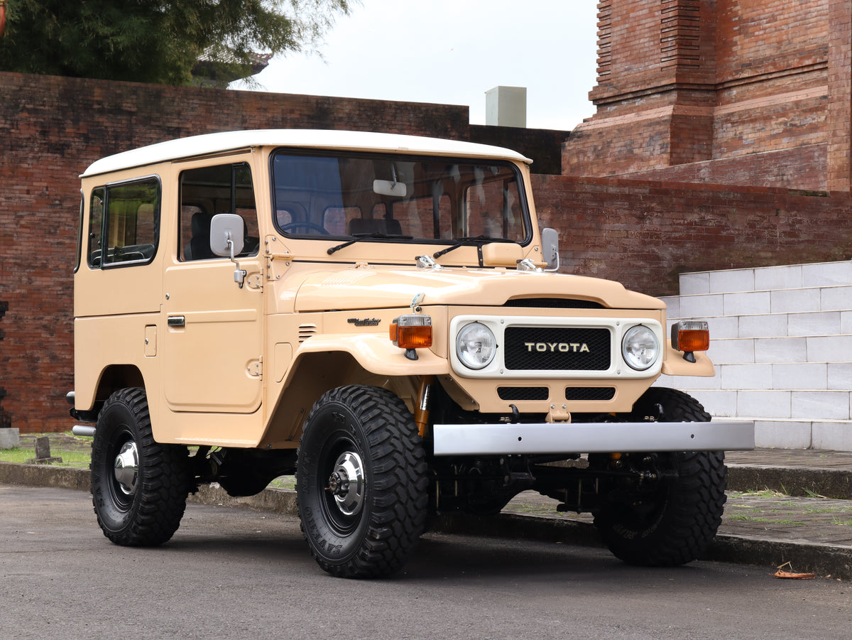 Beige 1981 Toyota FJ40 Land Cruiser Classic Look with Bulk New Genuine Toyota Parts Australian Spec Seats