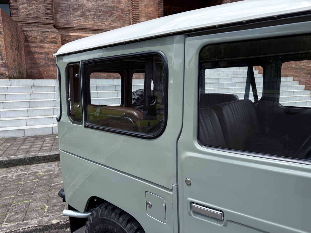 Grey 1979 Toyota Jeep FJ40 Land Cruiser Classic Look with Custom Brown Interior