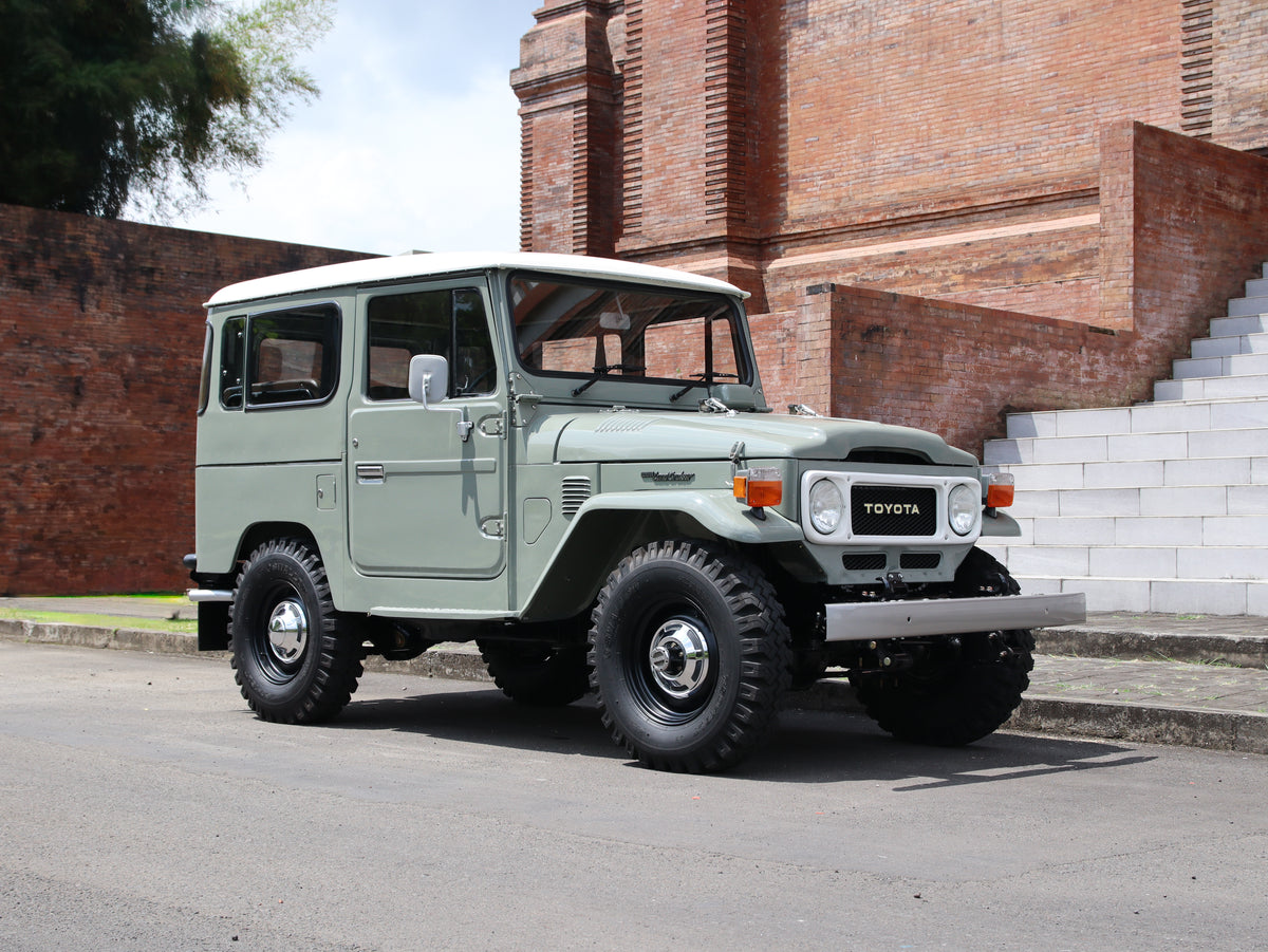 Classic Toyota 40 Series Grey 1979 Late Model Toyota FJ40 Land Cruiser Classic Look