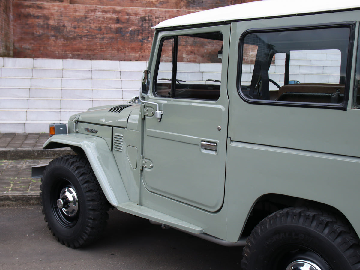 Classic Toyota 40 Series Grey 1979 Late Model Toyota FJ40 Land Cruiser Classic Look For Sale 